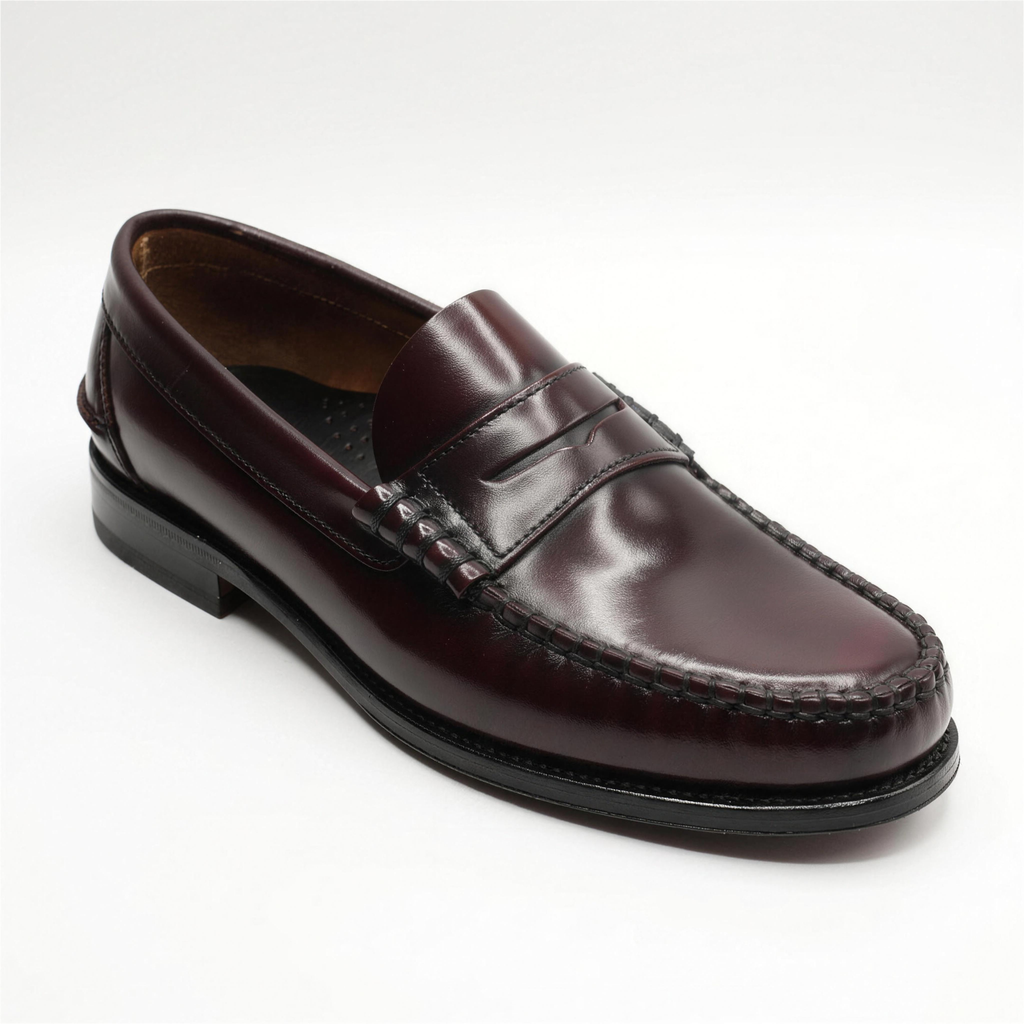 Zapato castellano burdeos de piel para hombre, vista tres cuartos