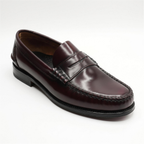 Zapato castellano burdeos de piel para hombre, vista tres cuartos
