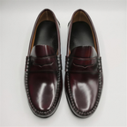 Par de zapatos castellanos burdeos de piel para hombre